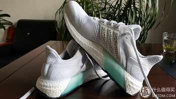 貌美如花、实力超群：白色的adidas 阿迪达斯 ultra boost 跑步鞋