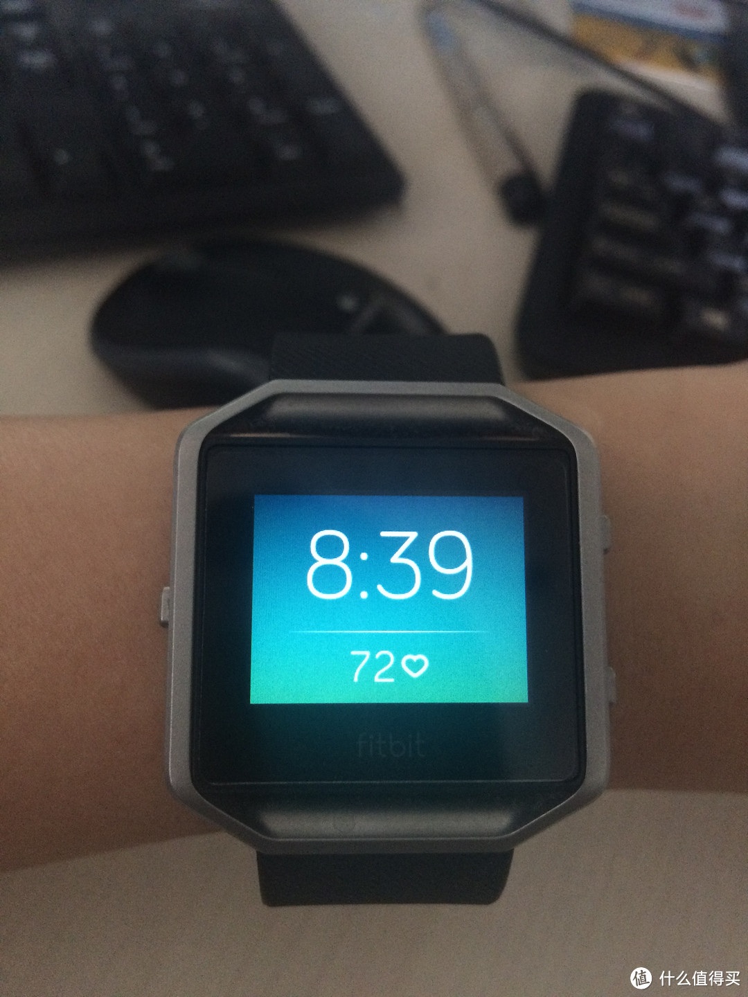 Fitbit Blaze智能手表佩戴效果图