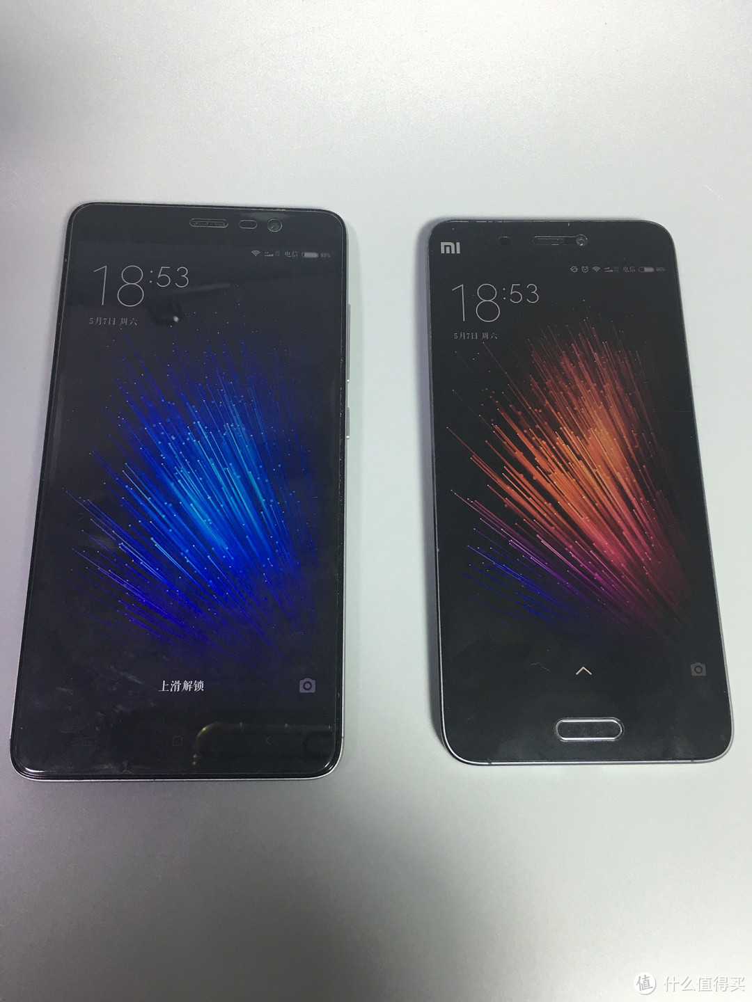 MI 小米5 高配黑及红米note3高配灰 对比评测