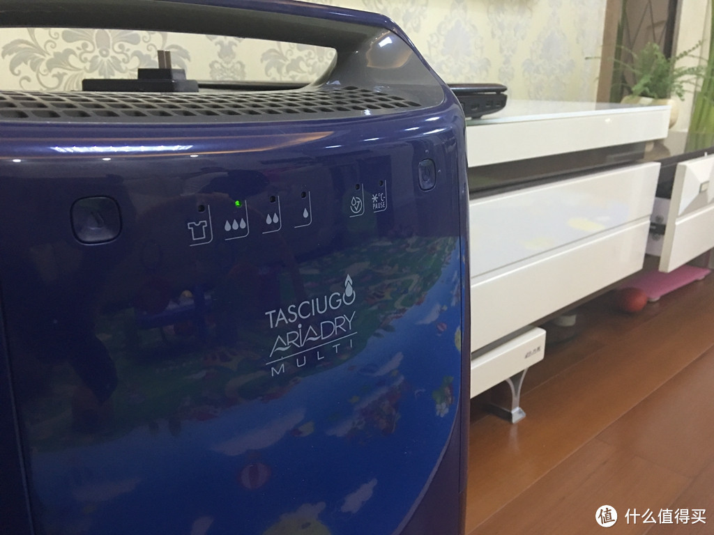 除湿机中的“网红”外观 — Delonghi 德龙 DEX16F 除湿机