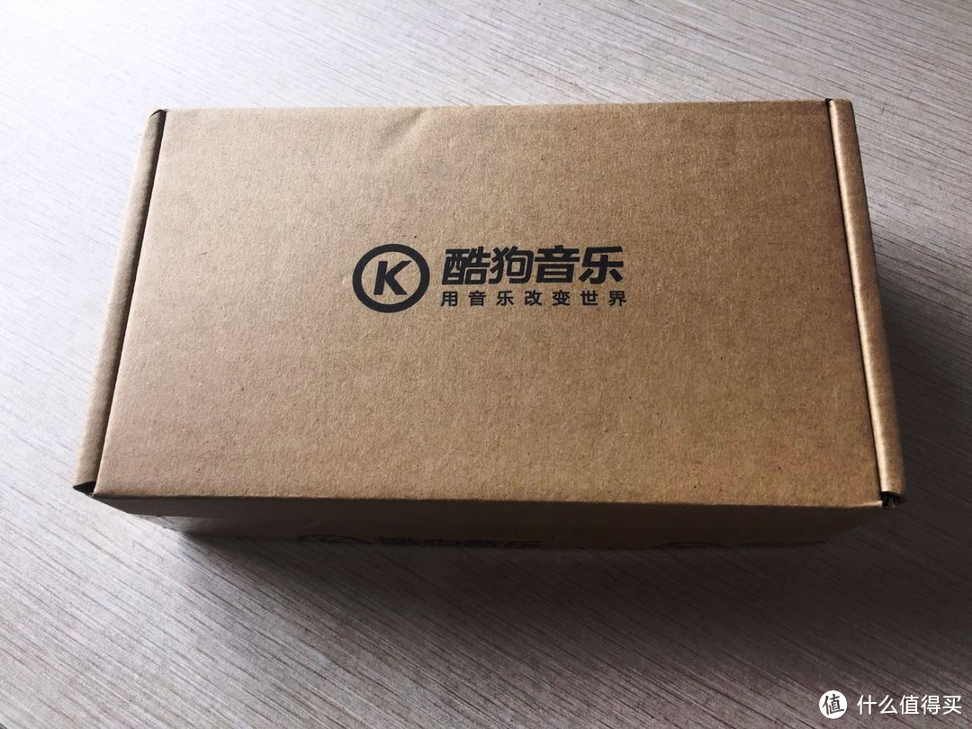 kugou 酷狗 M1 蓝牙耳机及我的蓝牙耳机合影