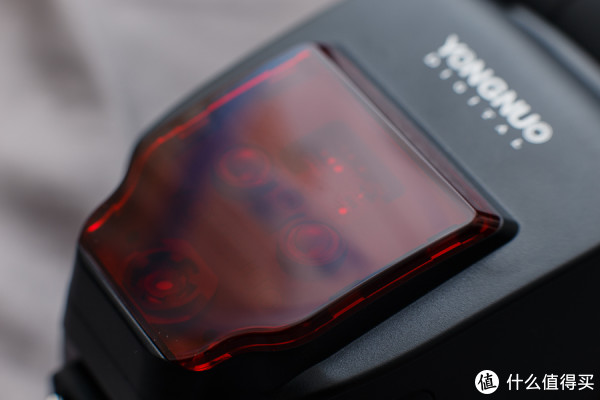 永诺yn685 闪光灯外观展示(本体|底座|液晶屏|旋钮|接口)