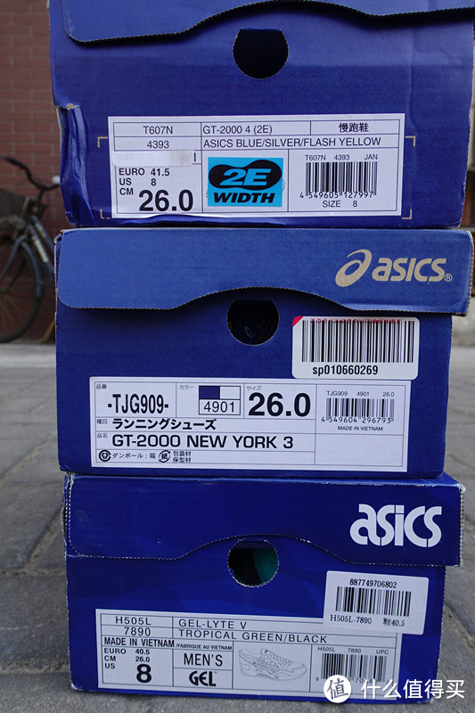 Asics 亚瑟士 GT-2000 4 、 GT-2000 3 以及 Gel-Lyte V 跑鞋