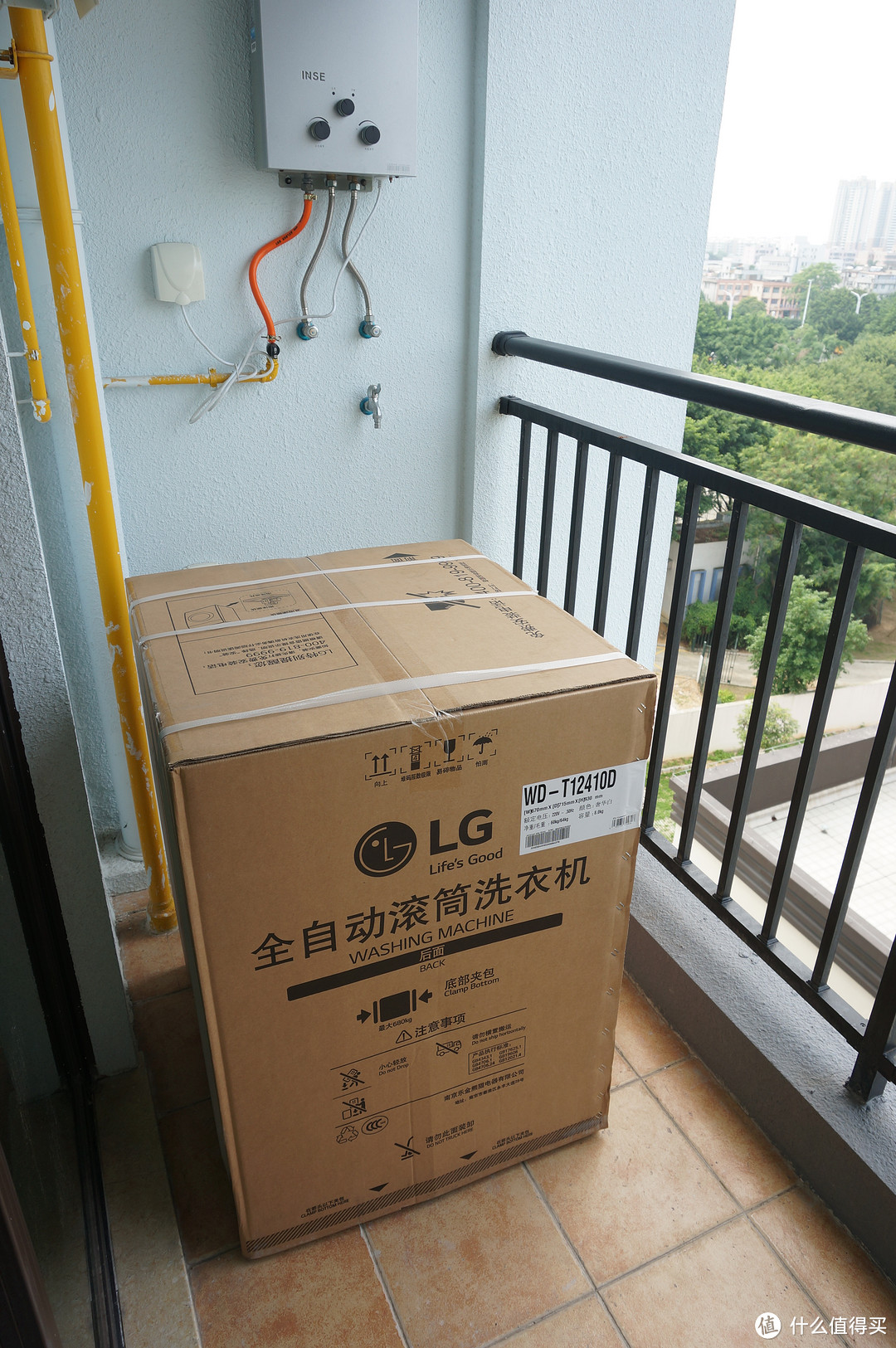 LG WD-T12410D 滚筒洗衣机  包装