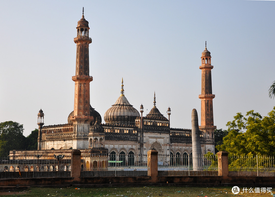 巴拉·伊芒巴拉墓宫（Bara Imambara）