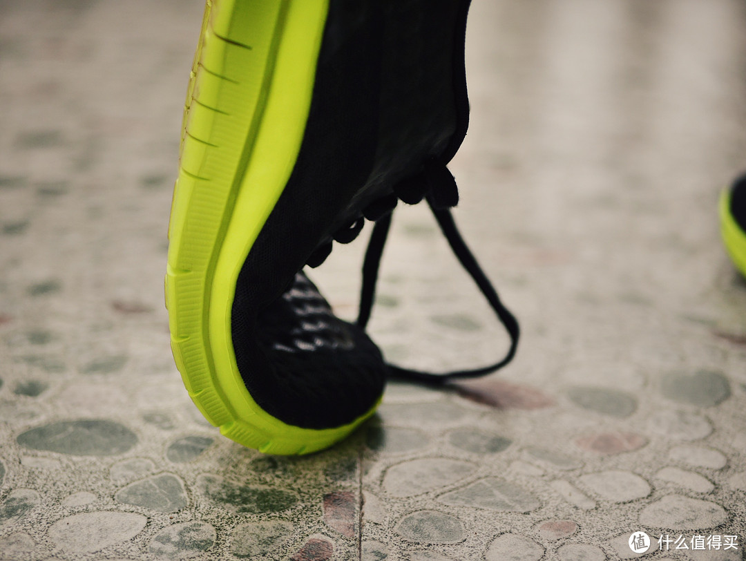 Pro:Direct Select 捡个便宜：Nike 耐克 Free Hypervenom Low 毒蜂系列休闲跑鞋