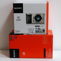 索尼 Vario-Tessar T* E 16-70mm F4 ZA OSS 蔡司标准变焦镜头外观展示(卡口|遮光罩)