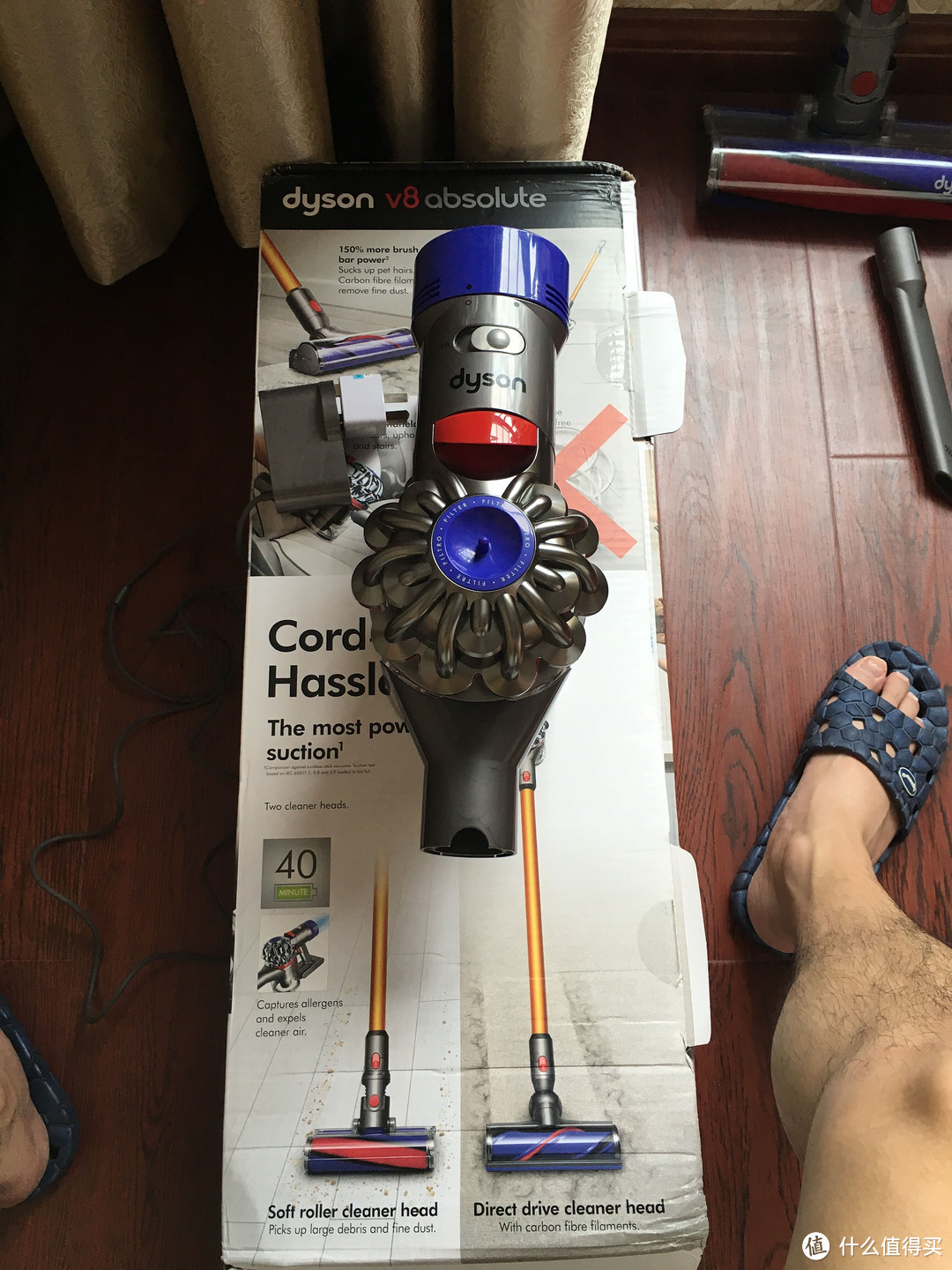 黑科技新品 ——DYSON 戴森 v8  无线吸尘器 完全版 开箱