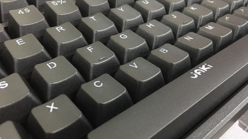 #本站首晒# 冷门双模机械键盘 — JAKI JB001 樱桃红轴 机械键盘
