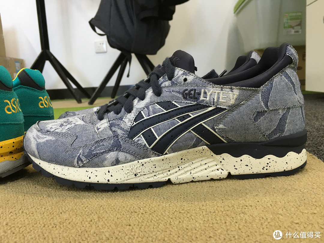 ASICS 亚瑟士 GEL-LYTE V 男款复古跑鞋竹色 开箱