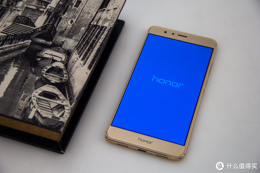 重新投入安卓的怀抱，honor 荣耀 V8 高配版 4GB+64GB 全网通智能手机