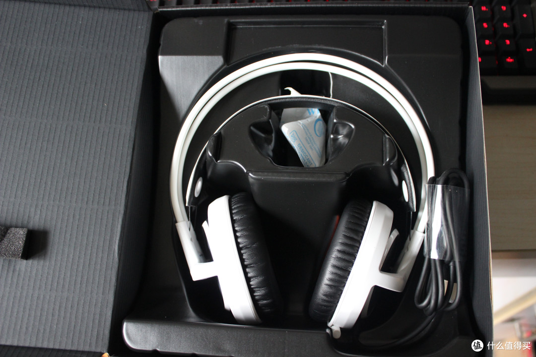 做工出色、灯光很炫、特色突出——SteelSeries 赛睿 西伯利亚350 游戏耳机首发众测