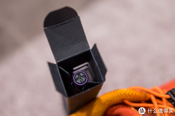 不过由于快递盒子是软的,所以龙骨盒被压变形了.