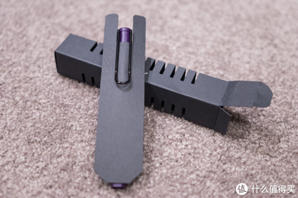 不过由于快递盒子是软的,所以龙骨盒被压变形了.