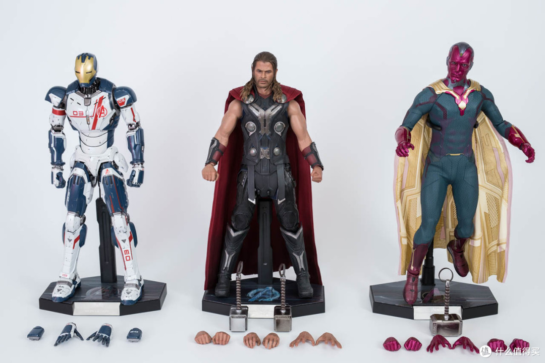 HOTTOYS 复仇者联盟奥创纪元 雷神、幻视、钢铁军团打包晒