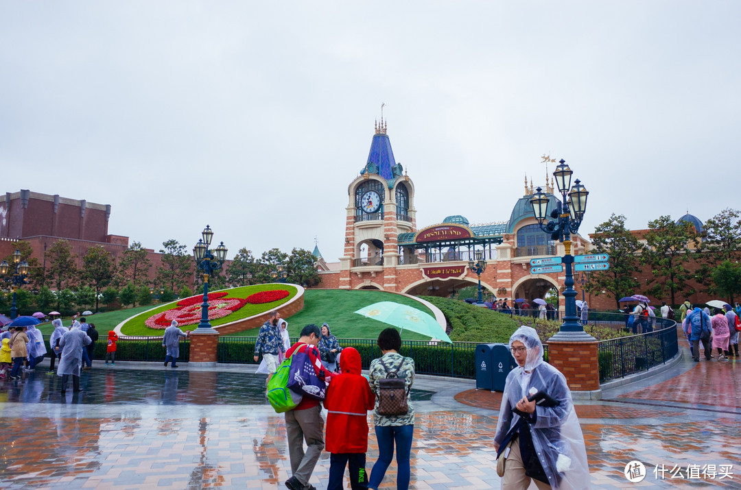 上海迪士尼乐园雨中十二小时