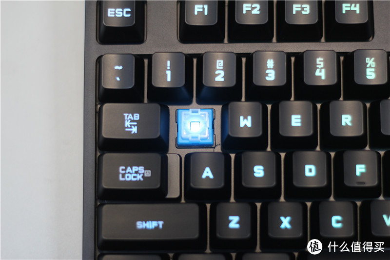 新的“芯”跳 —— 不一样的轴，不一样的罗技G810机械键盘
