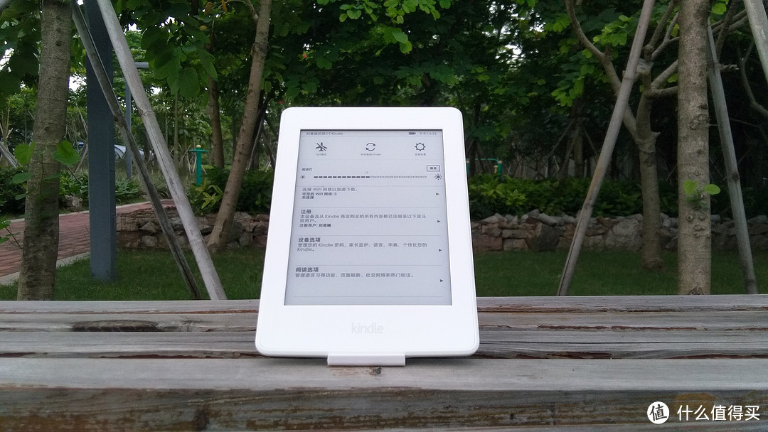 尺短寸长，各有千秋——亚马逊Kindle Paperwhite 电子书阅读器评测及与实体书籍的横向点评