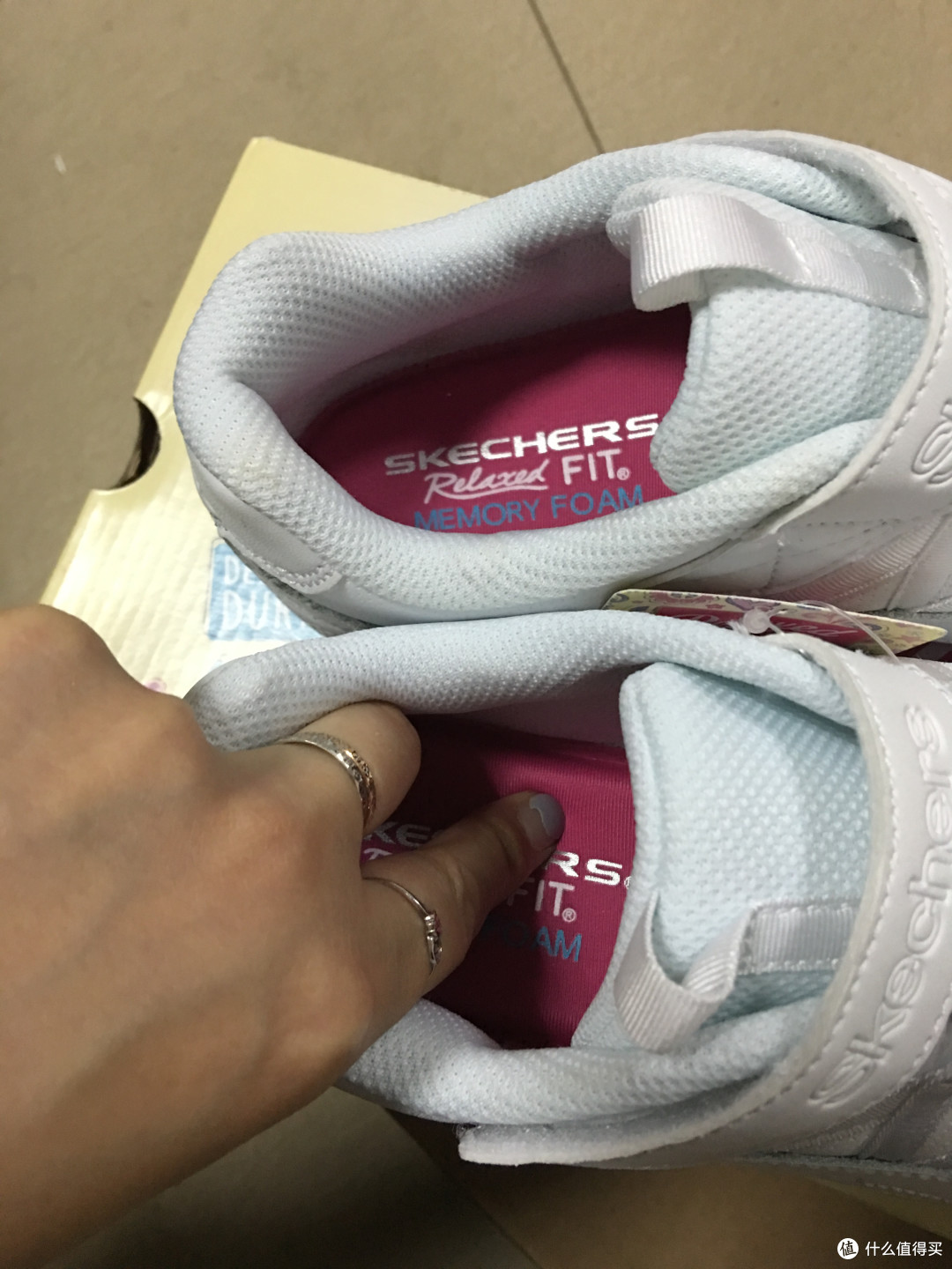我买了小白鞋,不是为了跟随潮流!Skechers Kids Sweet Kicks 童鞋