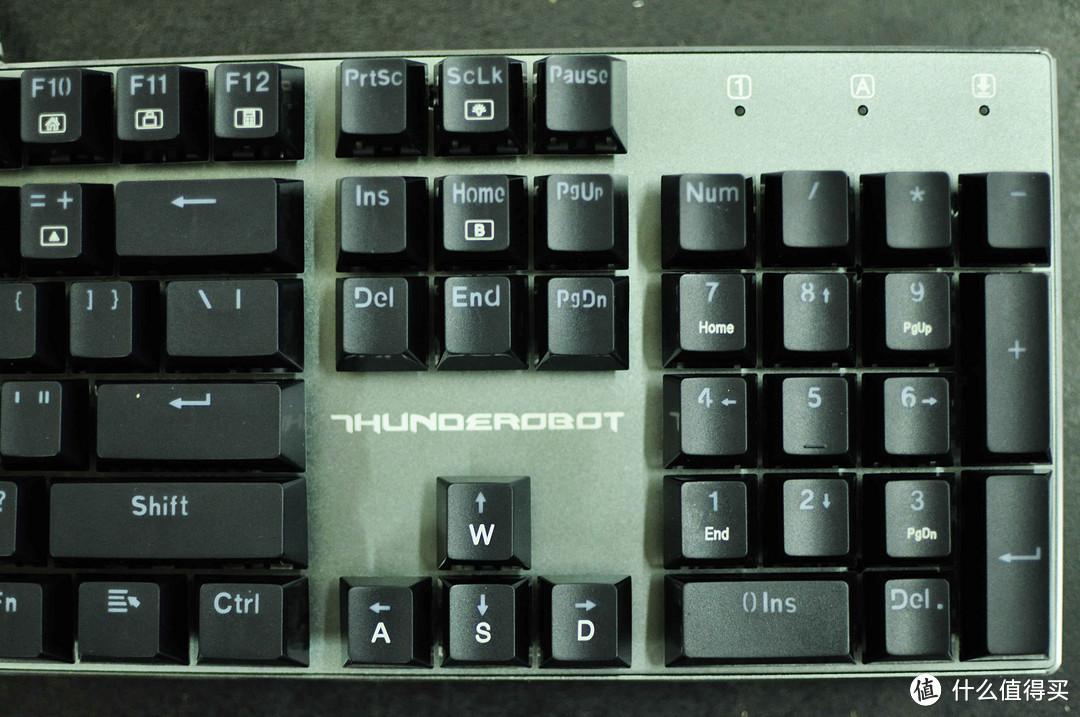 雷神也有键盘？!ThundeRobot 雷神 K70B 机械键盘 开箱测评