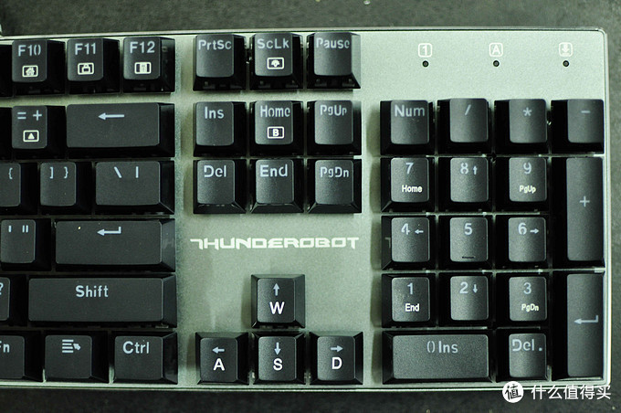 雷神也有键盘？!ThundeRobot 雷神 K70B 机械键盘 开箱测评