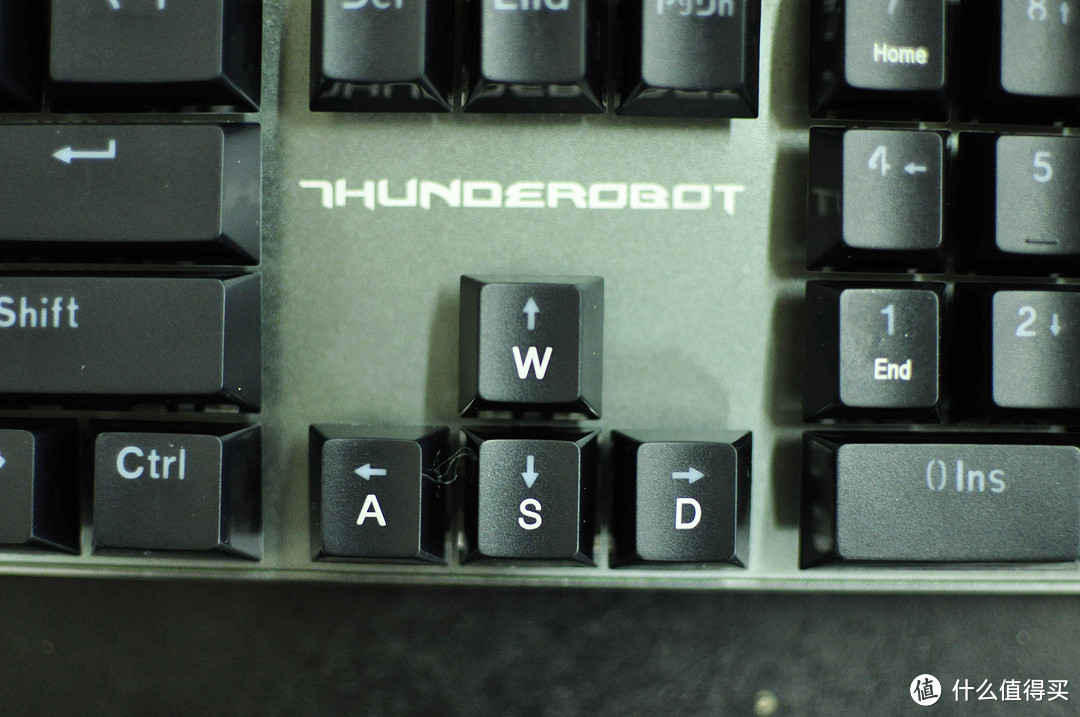 雷神也有键盘？!ThundeRobot 雷神 K70B 机械键盘 开箱测评