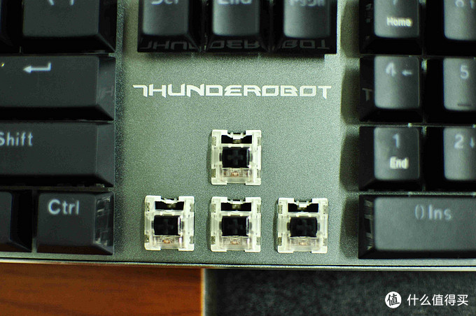 雷神也有键盘？!ThundeRobot 雷神 K70B 机械键盘 开箱测评