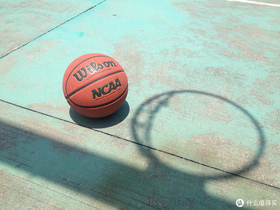 性价谁更值得买？！Wilson 威尔胜 NCAA 0730 solution PU复刻版篮球 VS Spalding 斯伯丁 74-604Y掌控