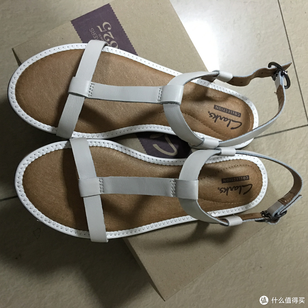 来自英亚的clarks Risi Hop 平底轻便T字带凉鞋