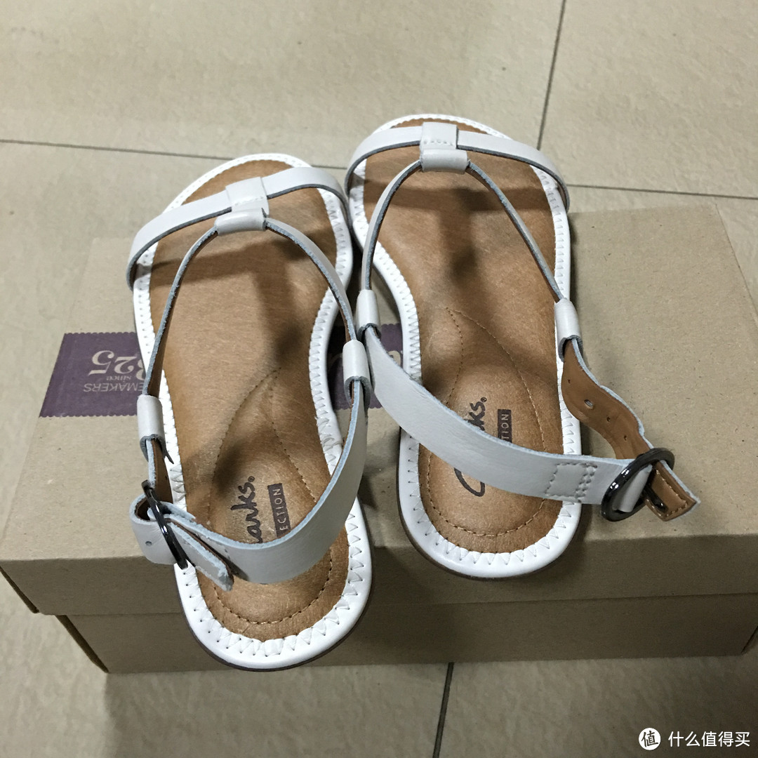 来自英亚的clarks Risi Hop 平底轻便T字带凉鞋