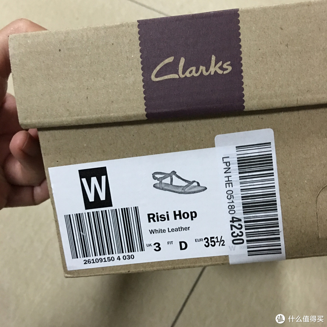 来自英亚的clarks Risi Hop 平底轻便T字带凉鞋