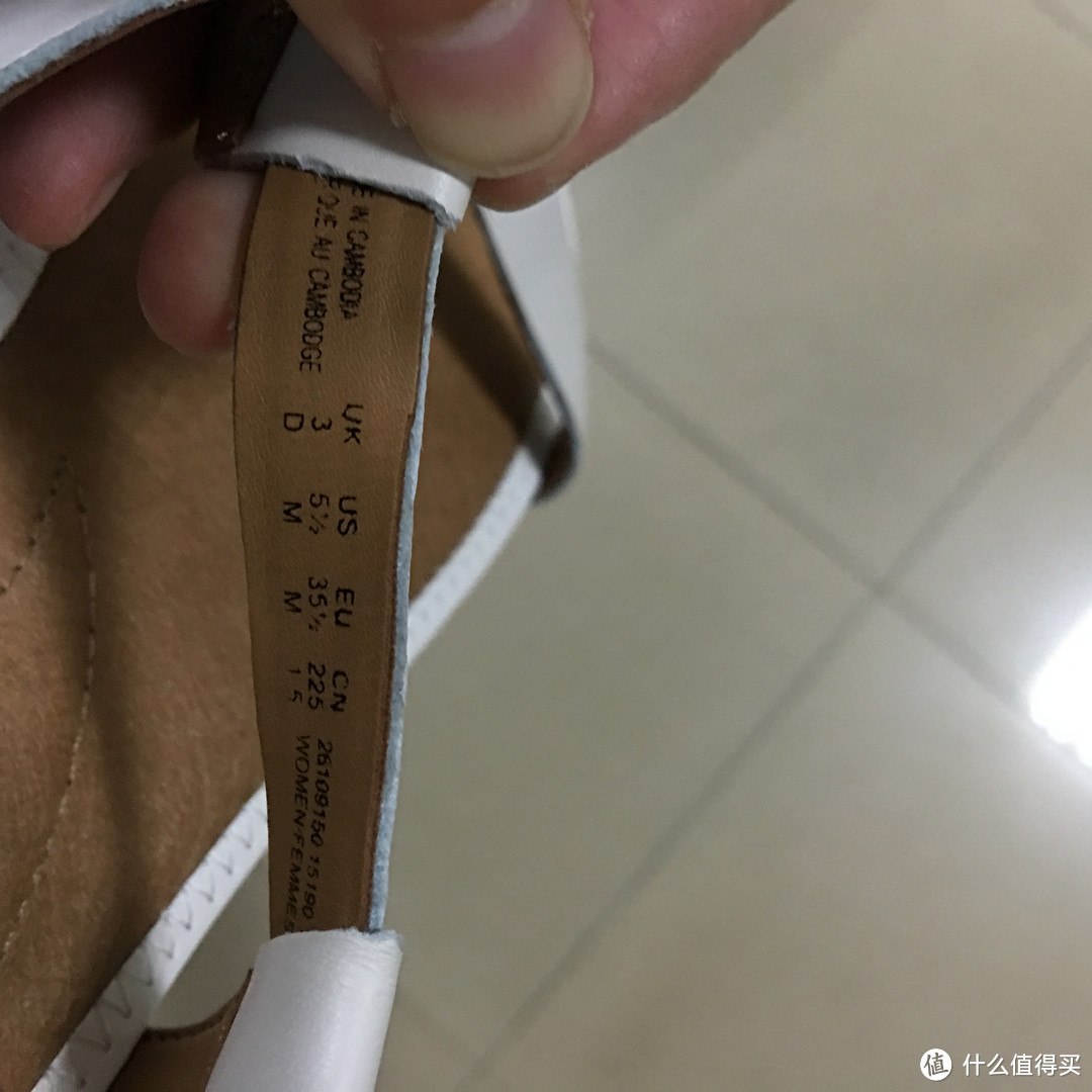 来自英亚的clarks Risi Hop 平底轻便T字带凉鞋