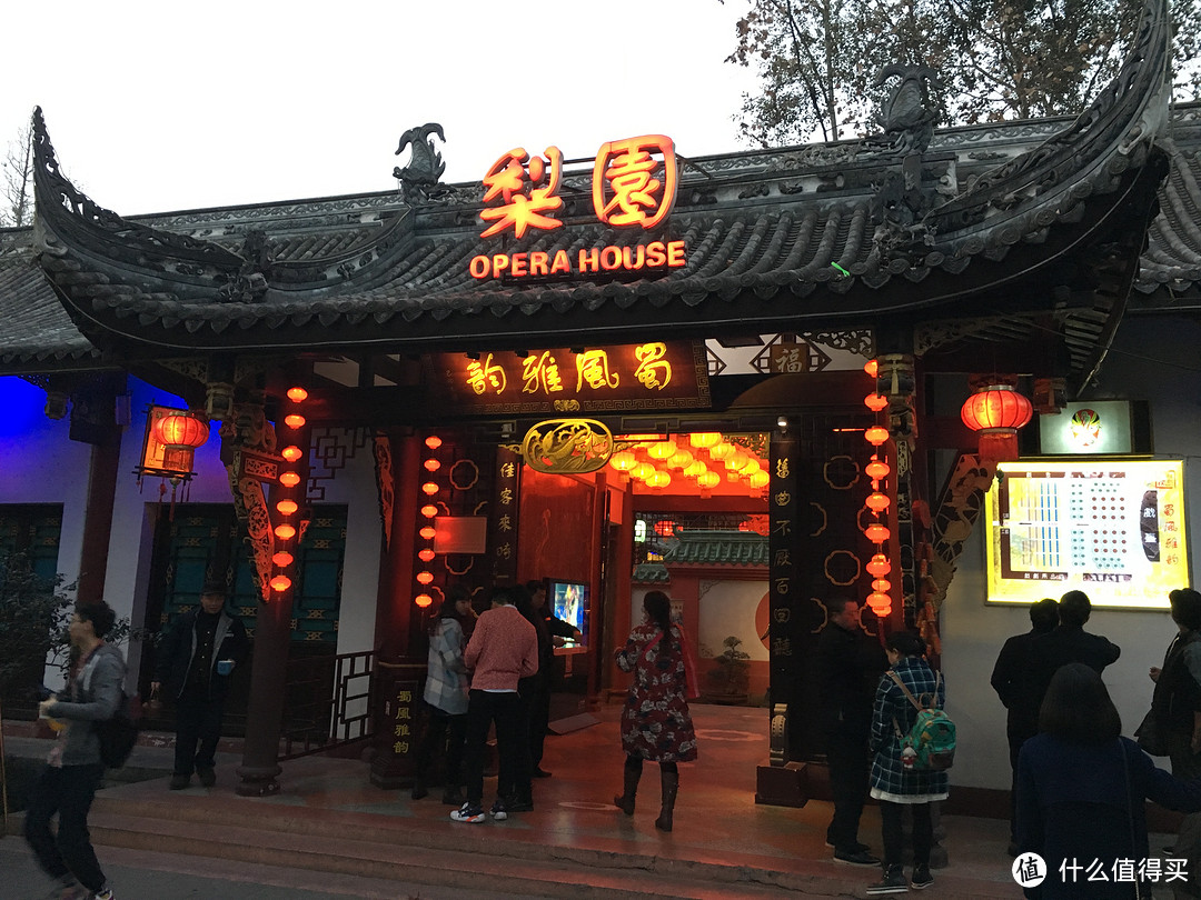 蓉城内的文化美食之旅