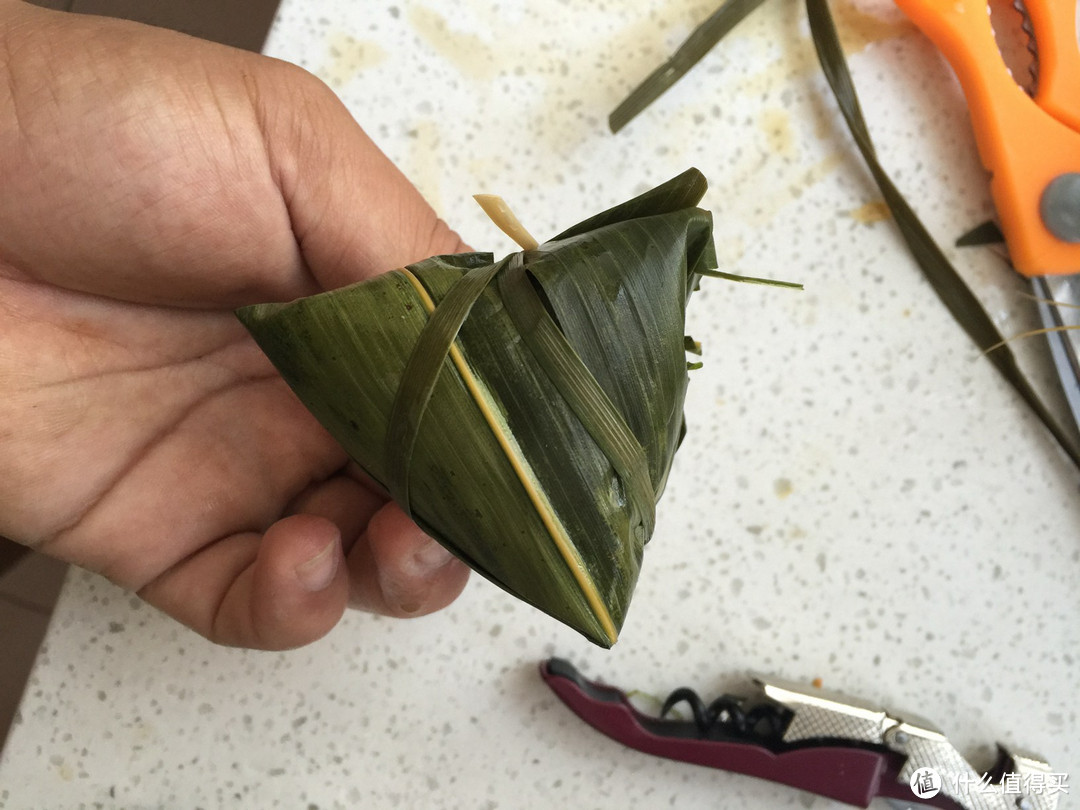 端午节必备的家庭美食——咸肉粽子