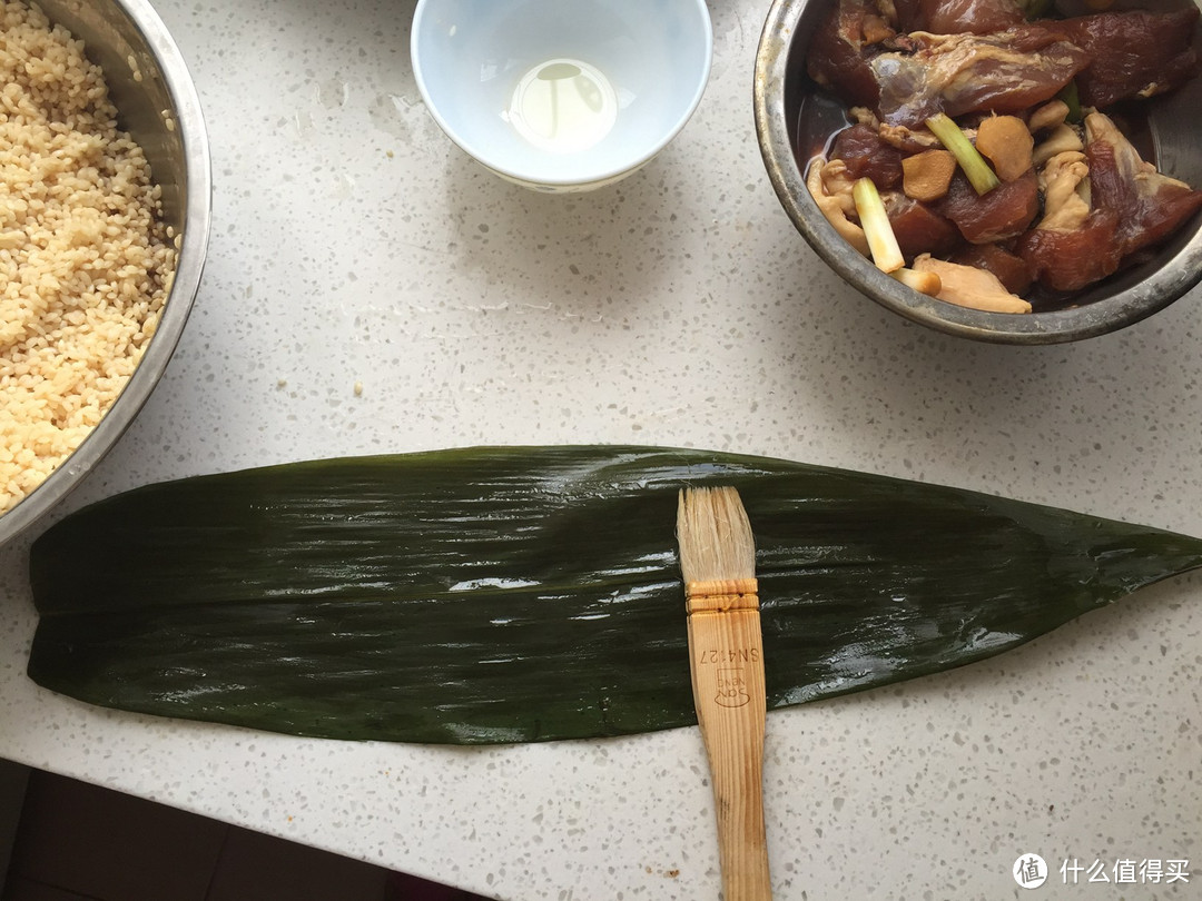 端午节必备的家庭美食——咸肉粽子