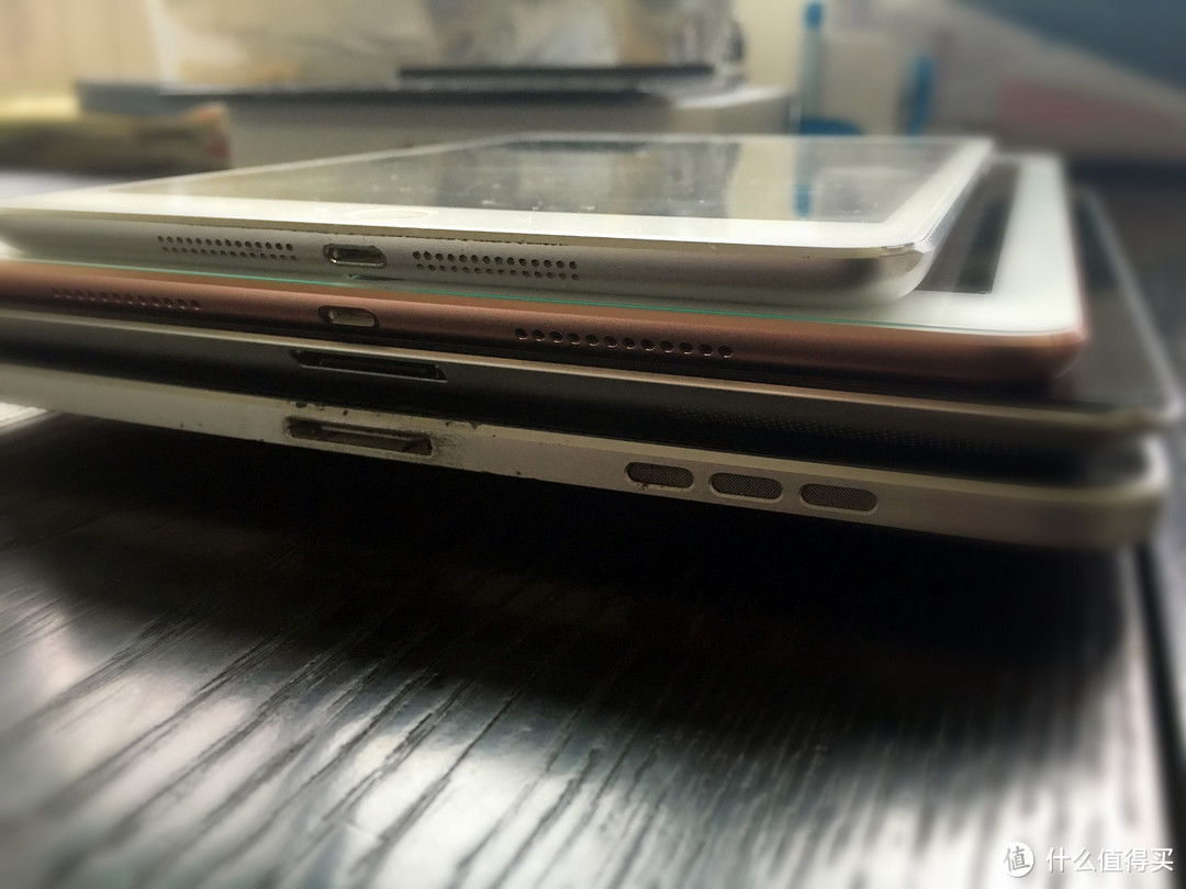 新过门的 Apple 苹果 iPad Pro 平板电脑和它的长辈们