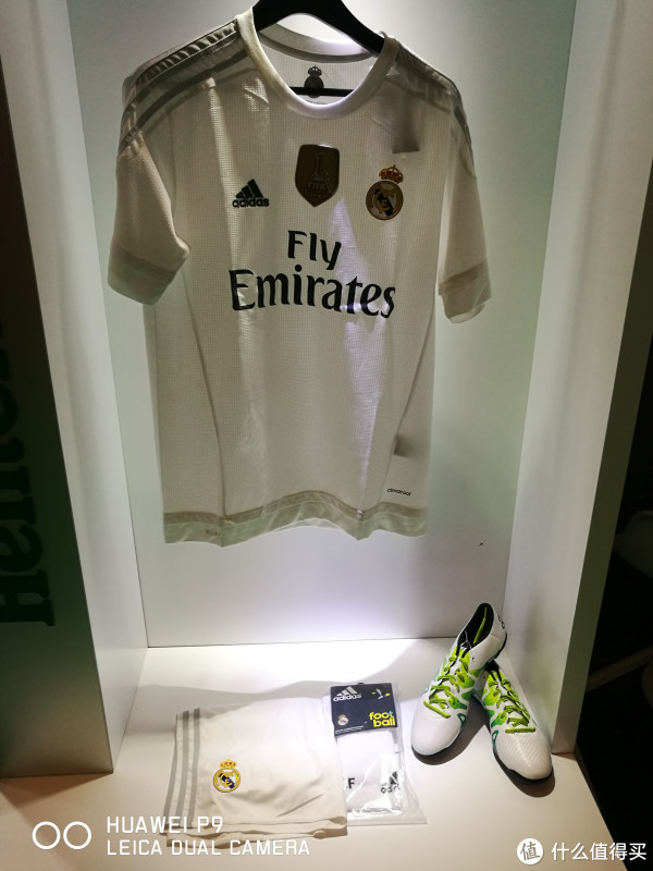 300人在电影院里IMAX看欧冠决赛是什么样的