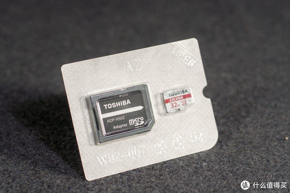 新版TOSHIBA 东芝 32G TF储存卡   主体