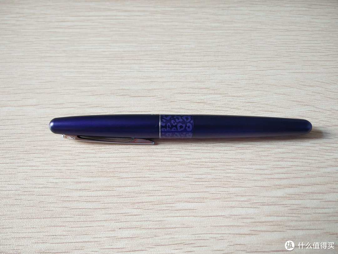 百乐动物纹理钢笔与凌美狩猎者钢笔对比测评
