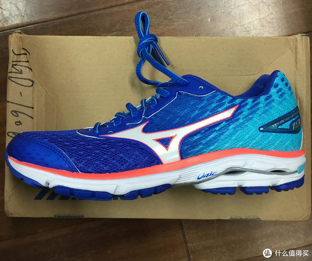 装备党囤货 — Mizuno 美津浓 WAVE RIDER 19 跑鞋 开箱