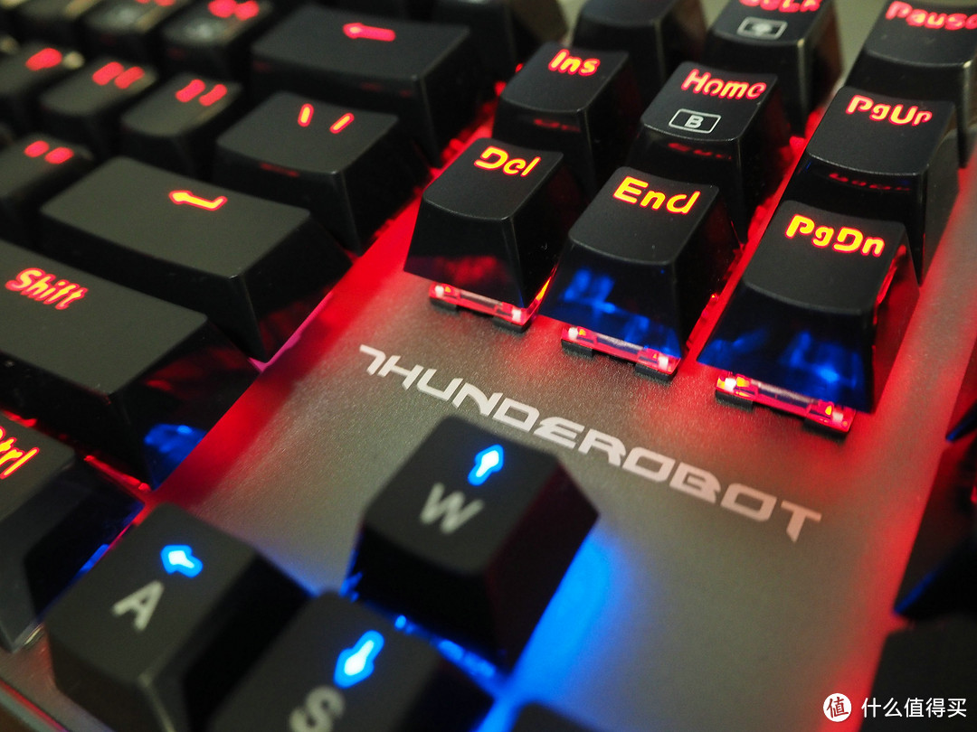 #原创新人#我的第一把机械键盘：ThundeRobot 雷神 K70青轴/黑轴 背光机械键盘