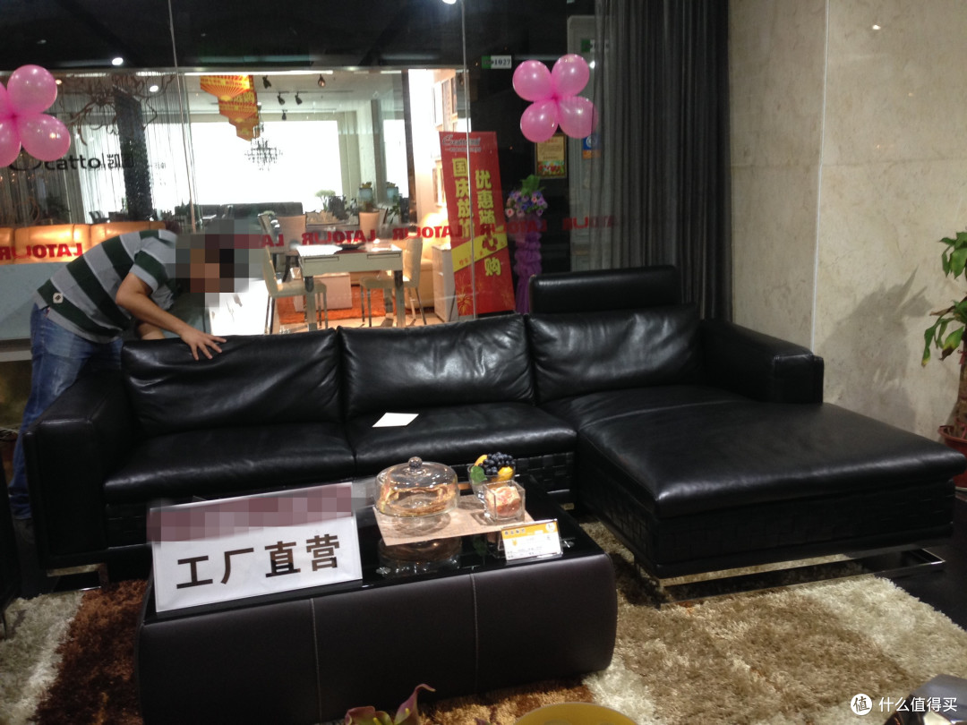 客厅、餐厅、入户和厨房