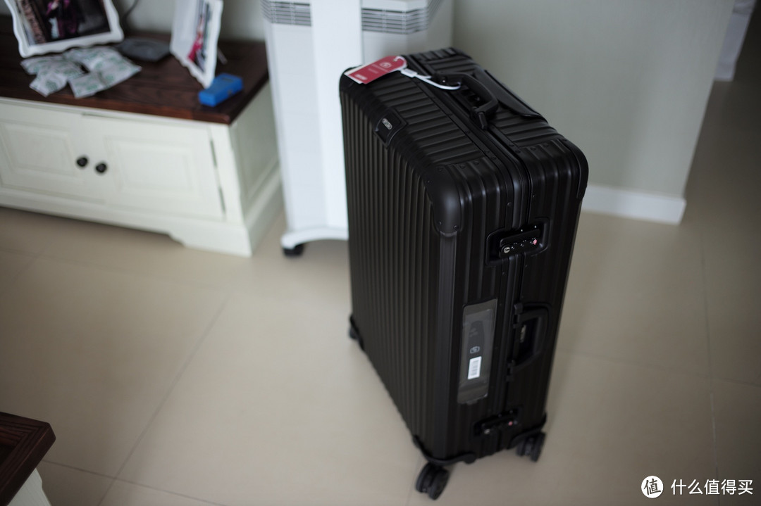 #本站首晒# 撕不掉的行李标签 — Rimowa Topas Stealth Electronic-Tag 电子标签版 拉杆箱