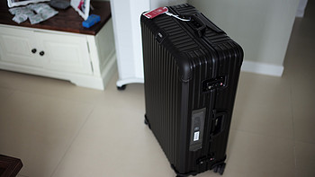 #本站首晒# 撕不掉的行李标签 — Rimowa Topas Stealth Electronic-Tag 电子标签版 拉杆箱