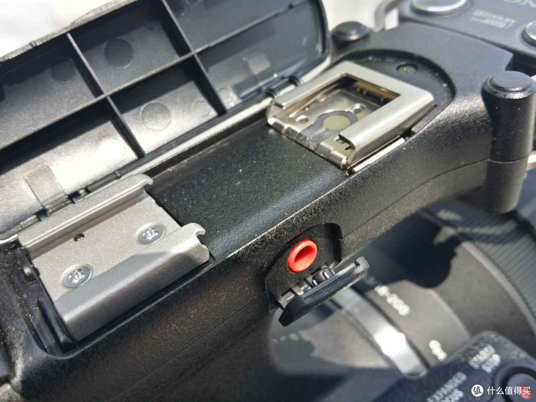 外观秀——SONY 索尼 NEX-VG30E 可换镜头摄录一体机