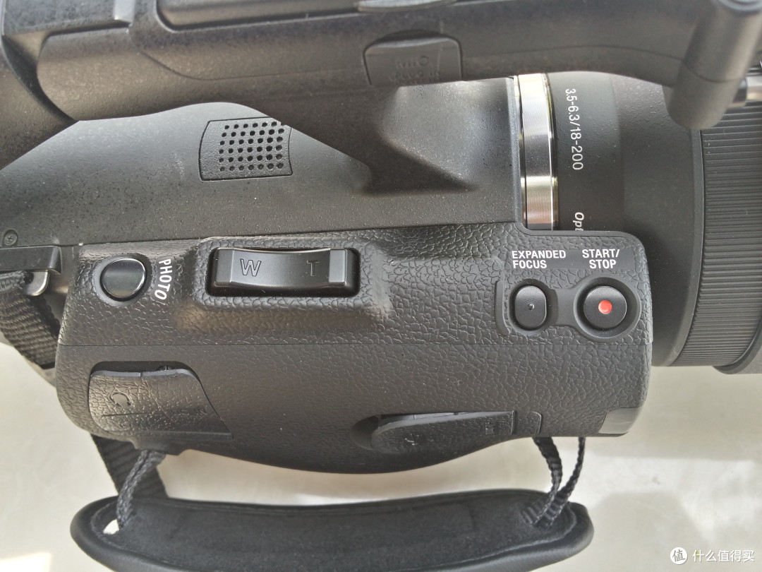 外观秀——SONY 索尼 NEX-VG30E 可换镜头摄录一体机