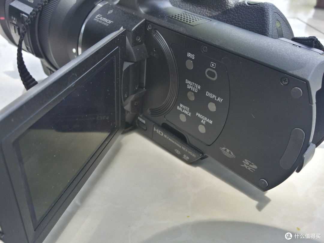 外观秀——SONY 索尼 NEX-VG30E 可换镜头摄录一体机