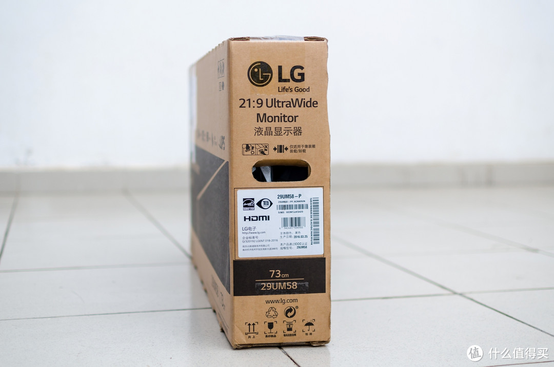 LG 29UM58-P 29英寸 21:9 IPS显示器 开箱