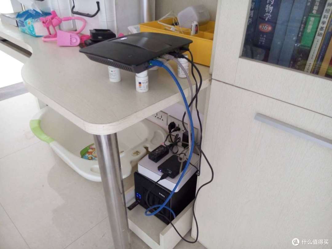 买台电U盘,装万由NAS系统