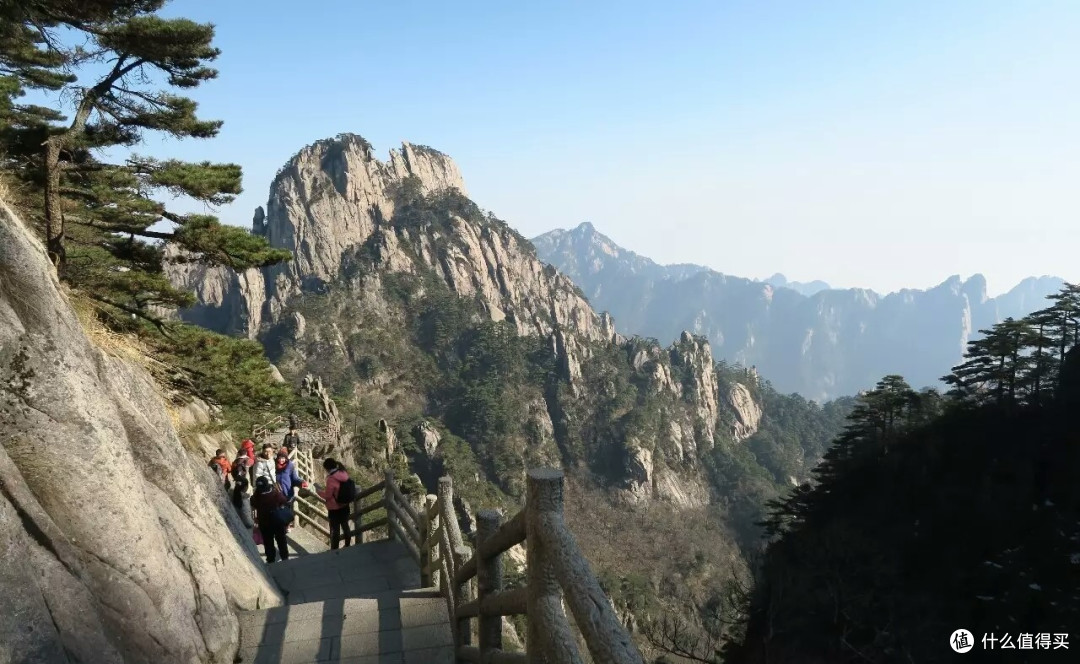 人杰山灵的黄山